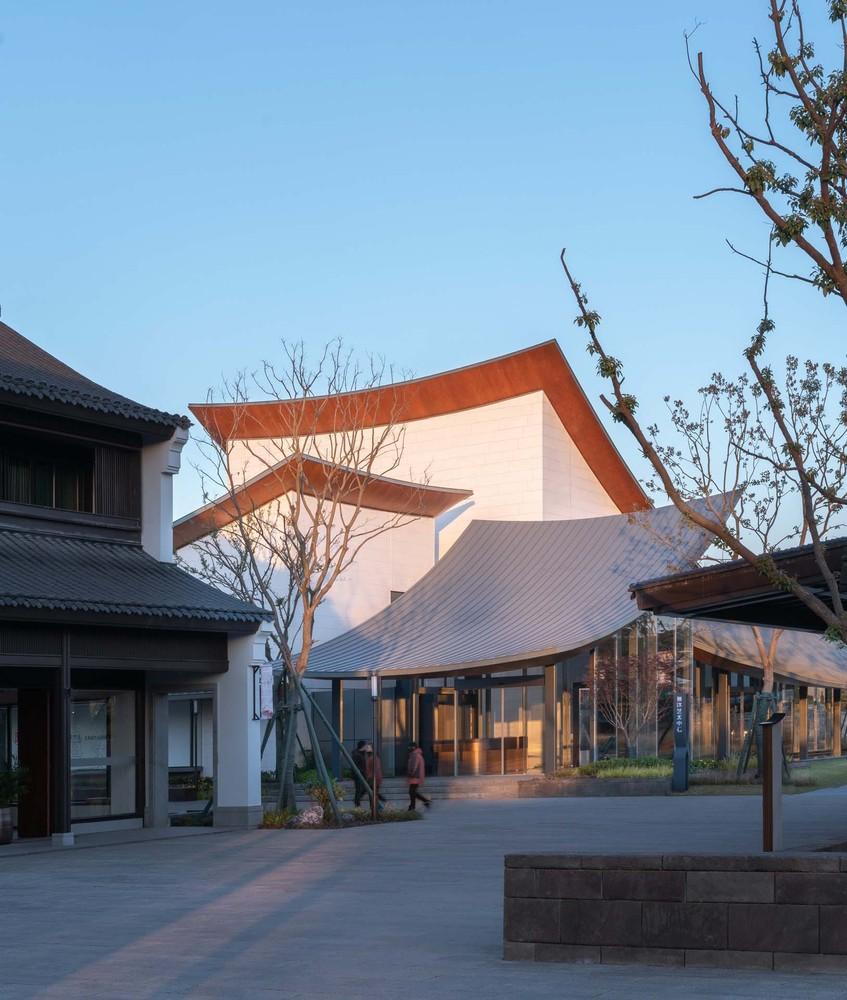 15_謇里小鎮(zhèn)展覽館_西側沿街實景_?此間建筑攝影.jpg